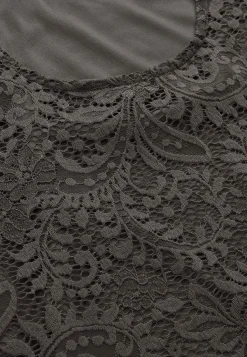 Blondetop med trompetærme | Cellbes