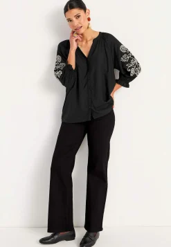 Bluse med broderi