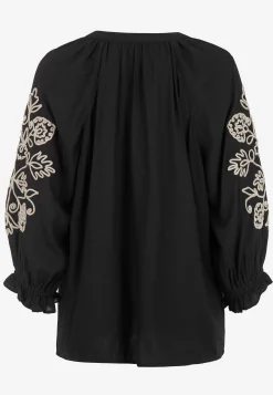 Bluse med broderi