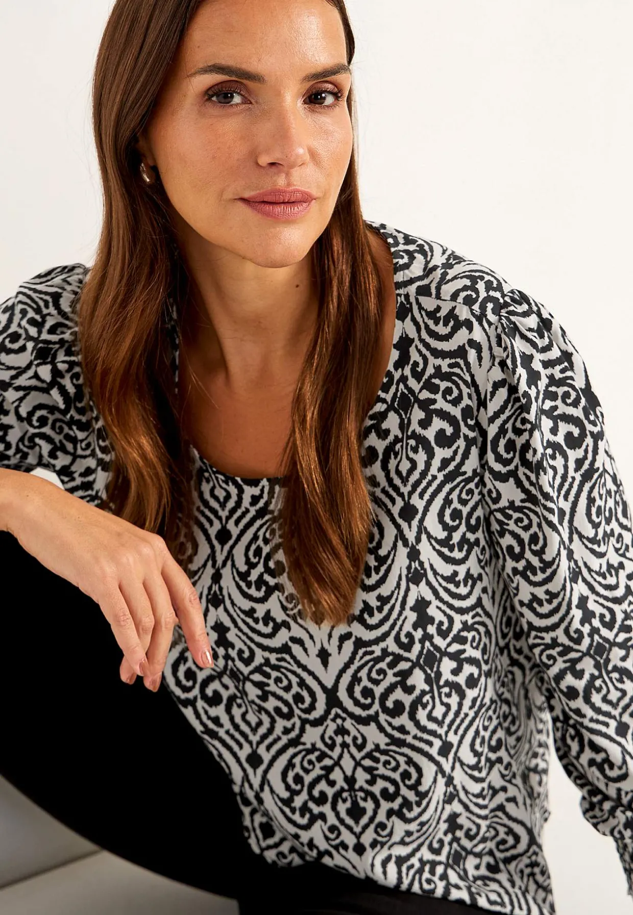 Bluse med smock ved manchetterne