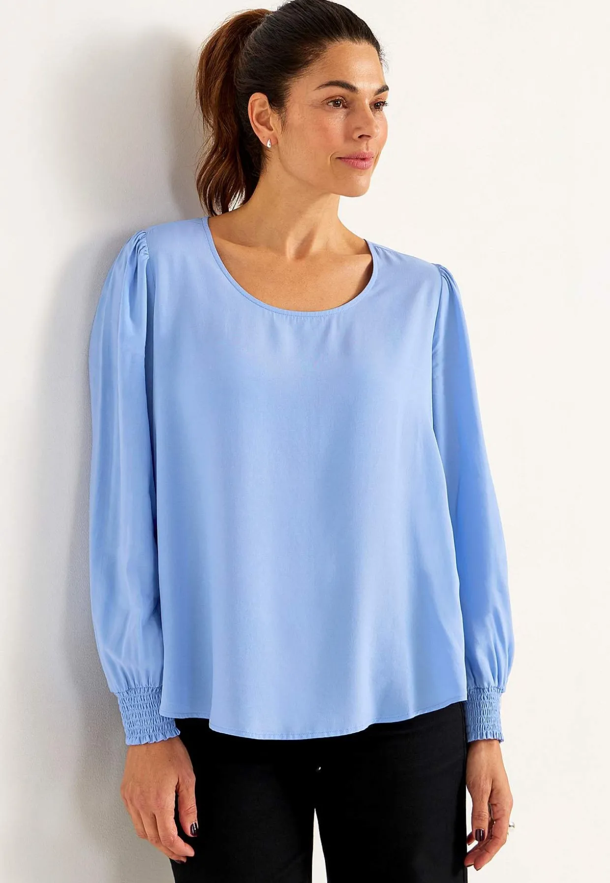 Bluse med smock ved manchetterne