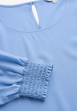 Bluse med smock ved manchetterne