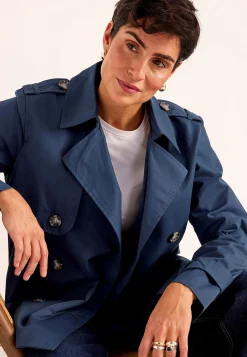 Dobbeltbrystet, kort trenchcoat