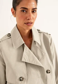 Dobbeltbrystet, kort trenchcoat