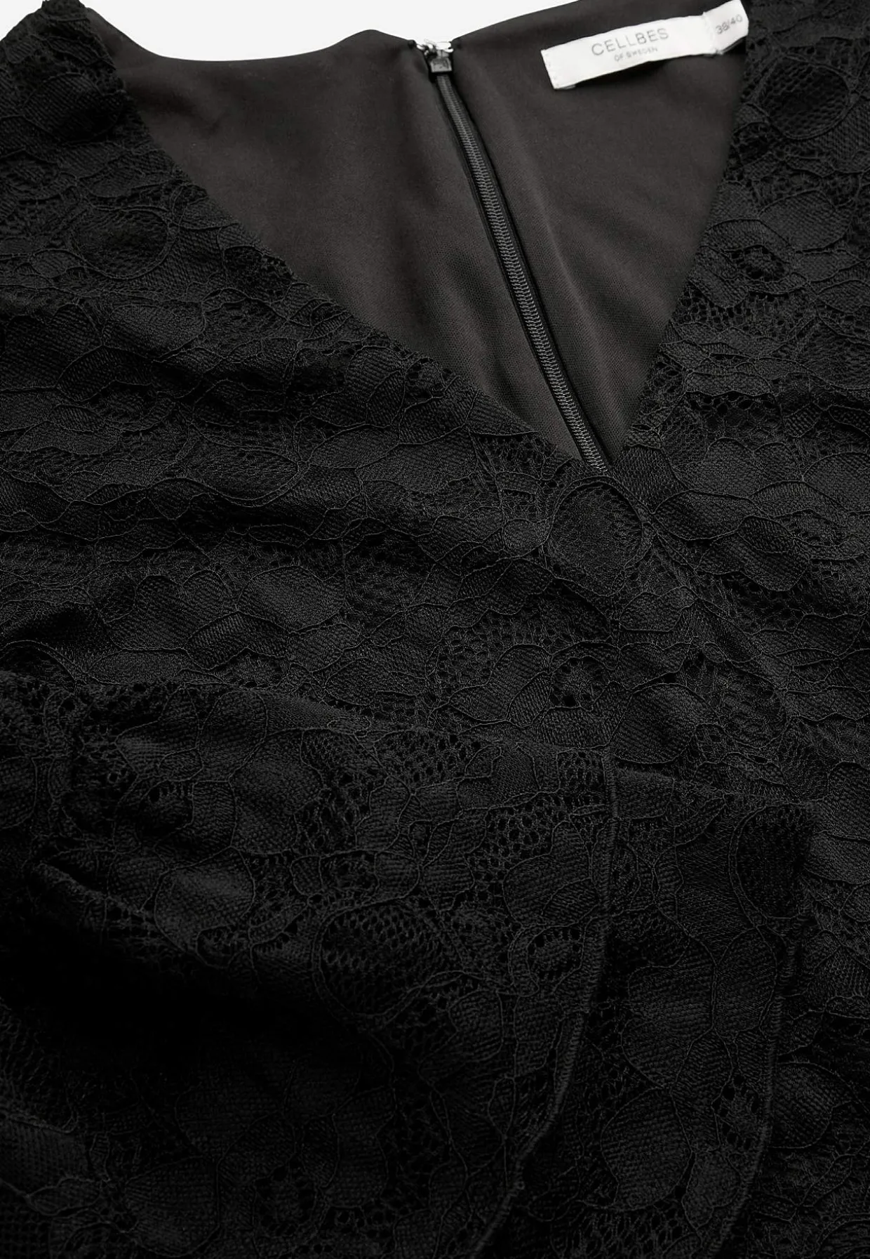 Elastisk blondekjole