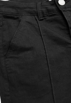 Elastiske crop jeans med syet pressefold