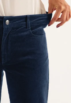 Elastiske fløjlsbukser med brede ben