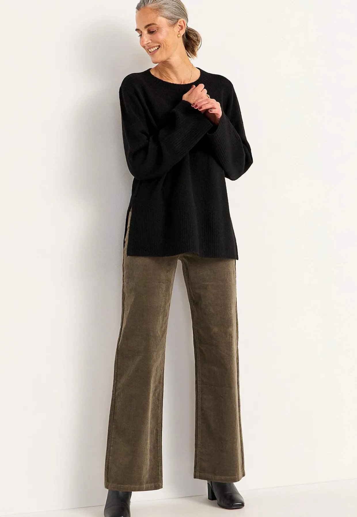 Elastiske fløjlsbukser med brede ben