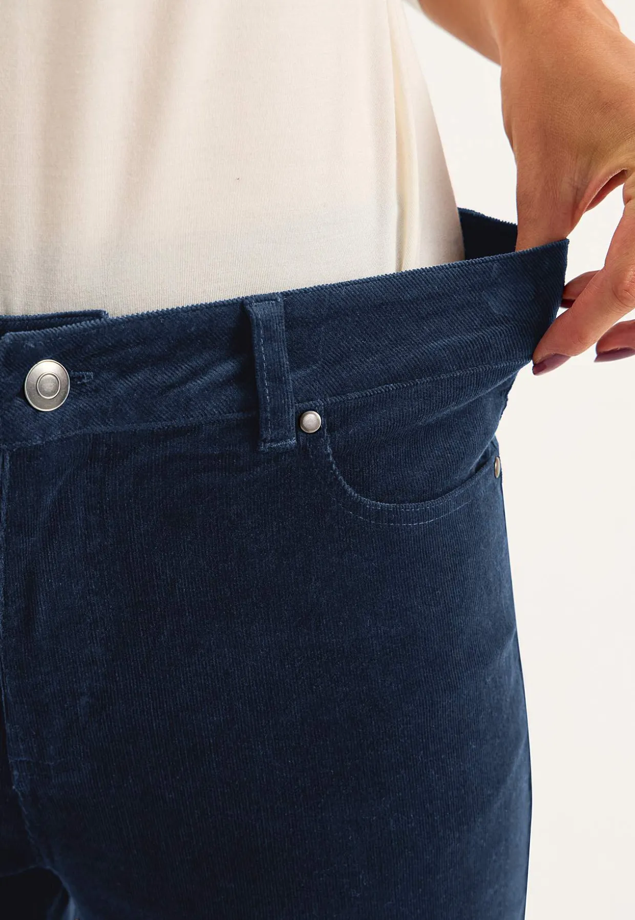 Elastiske fløjlsbukser med lige ben