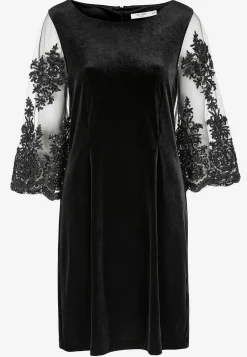 Festkjole med blonde og perlebroderi