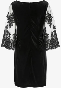 Festkjole med blonde og perlebroderi