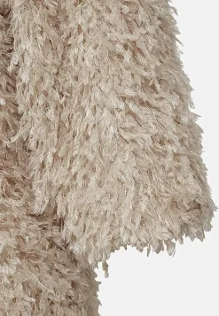 Festtop med fjerlignende materiale