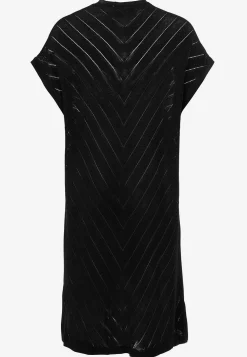 Fintstrikket cardigan med hulmønster