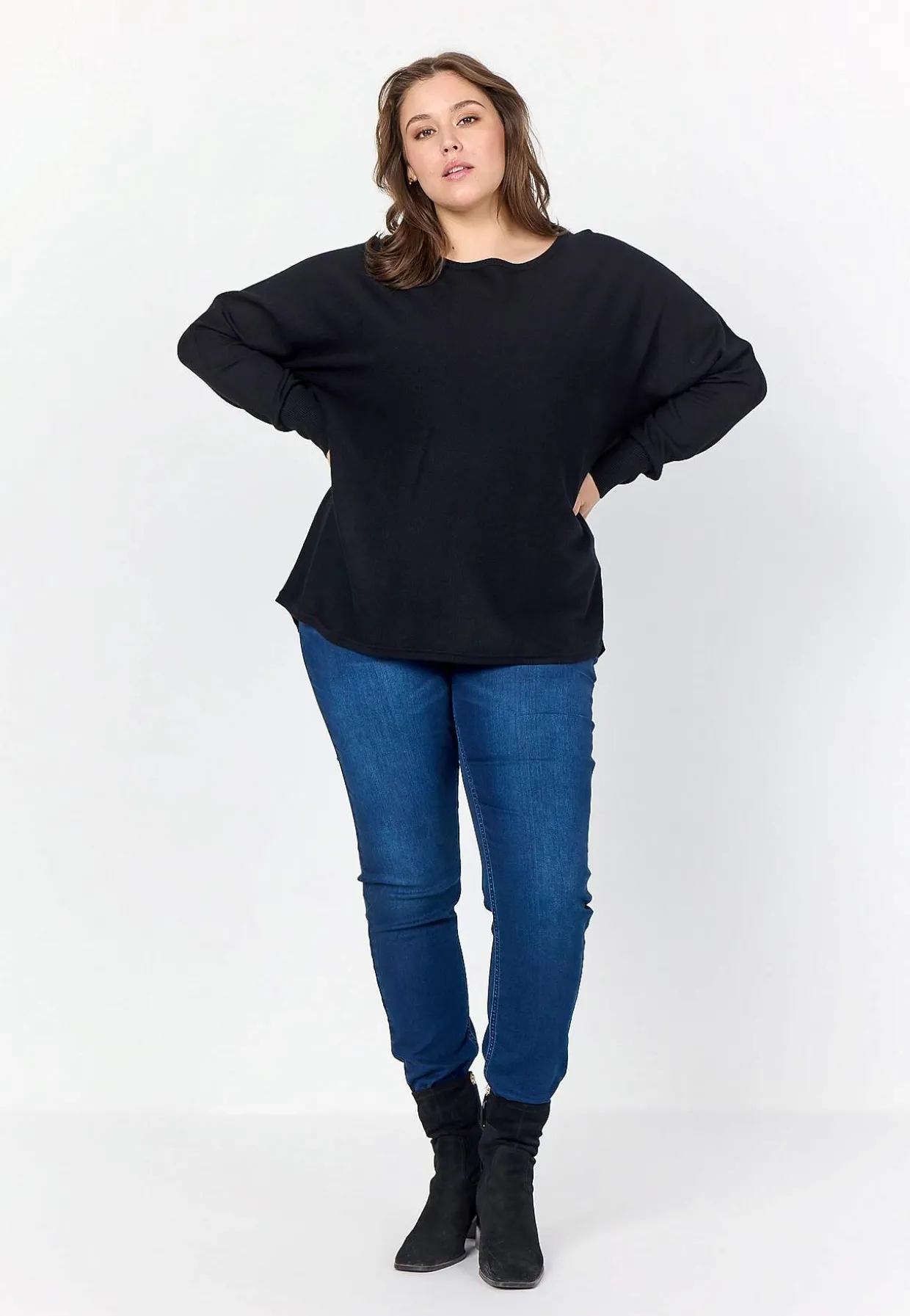 Fintstrikket trøje med knapper i ryggen