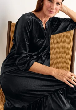 Fløjlskjole med volant