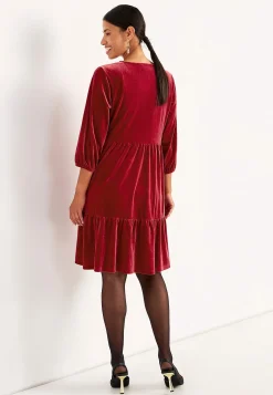 Fløjlskjole med volanter