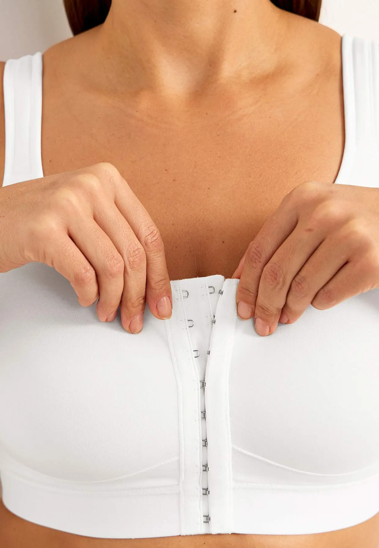 Foranlukket sports-bh med støtte Doris | Cellbes