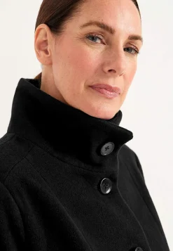 Frakke med opretstående krave