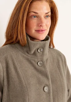 Frakke med opretstående krave