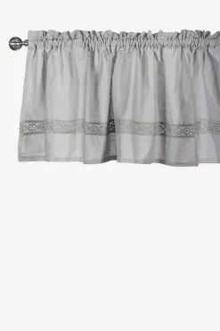 Gardinkappe med blonde Monica