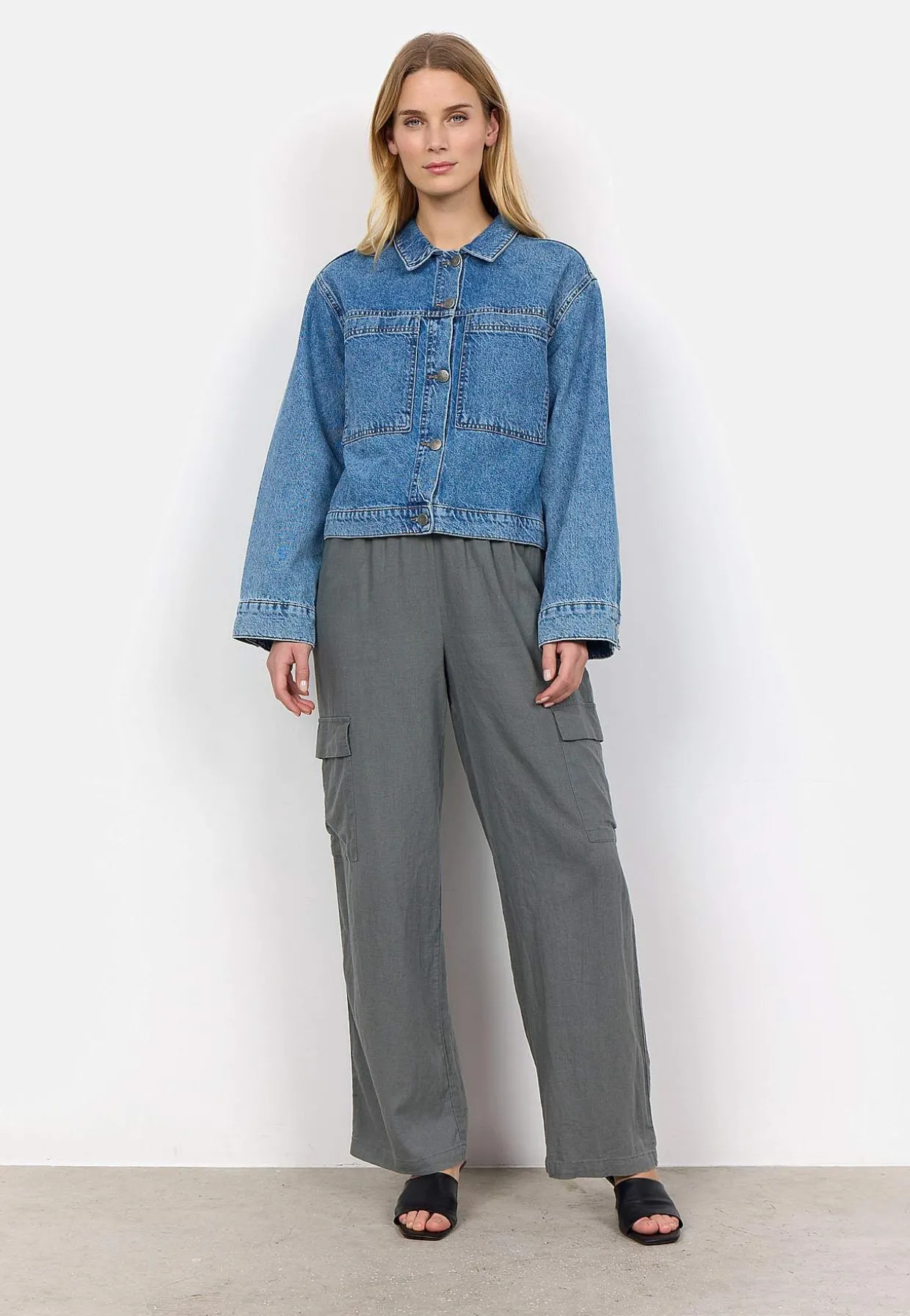 Jeansjakke med store forlommer