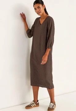 Jerseykjole med broderet hulmønster | Cellbes