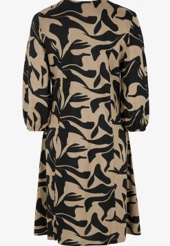 Jerseykjole med prinsessesnit