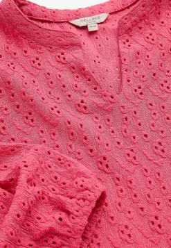 Jerseytop med broderet hulmønster