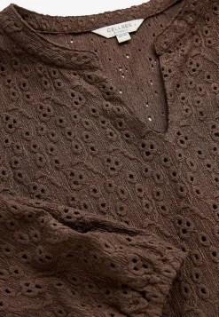 Jerseytop med broderet hulmønster