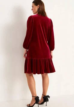 Kjole i velour med volant | Cellbes