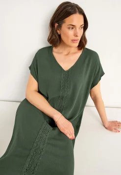 Kreppet kjole med lommer