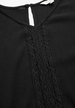 Kreppet kjole med lommer