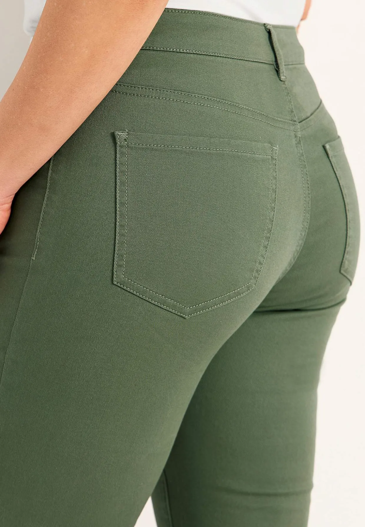 Lidt slankeree ankeljeans