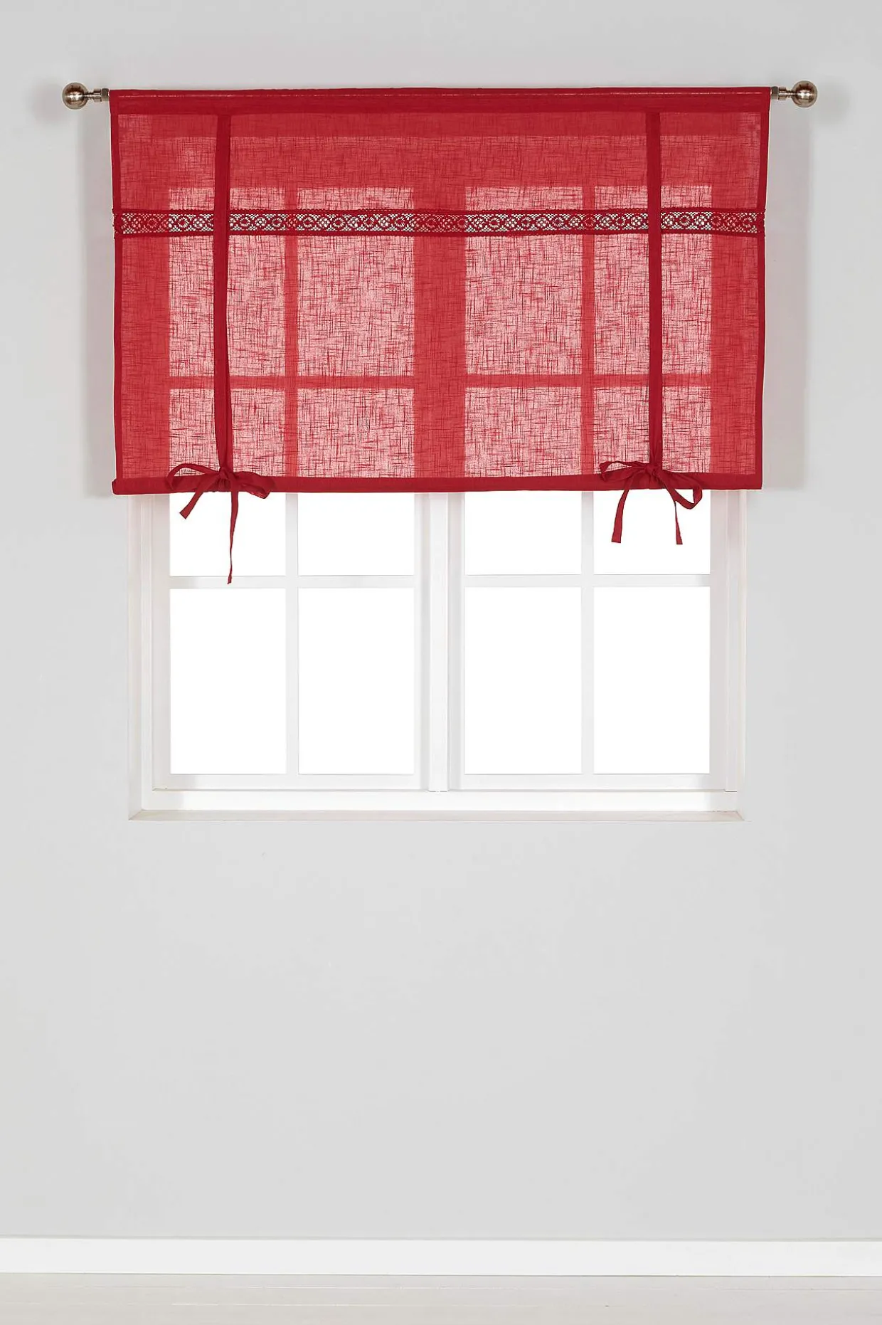 Liftgardin med blonde Monica