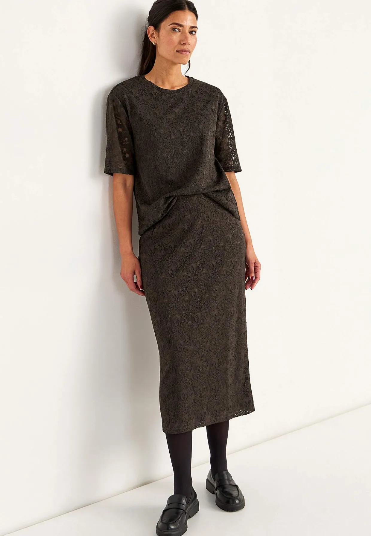 Midi nederdel i blonde