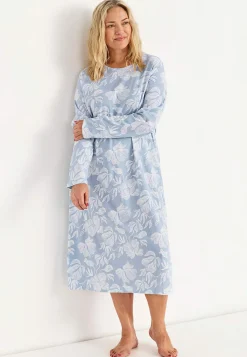 Natkjole med et blomstermønster