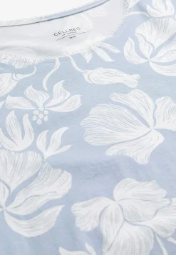 Natkjole med et blomstermønster