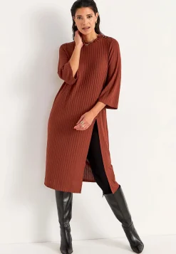 Ribbet jerseykjole med høj slids