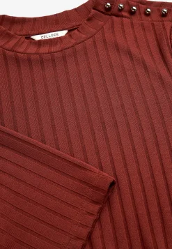 Ribbet jerseykjole med høj slids