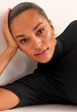 Ribbet top med turtleneck | Cellbes