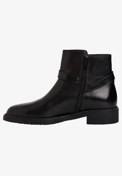 Skindstøvlet med rem ved håndleddet | Cellbes