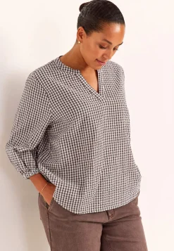 Småternet bluse i seersucker