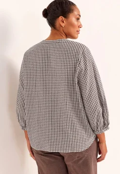 Småternet bluse i seersucker