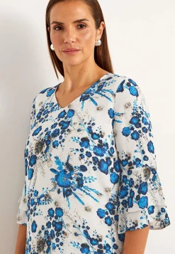 Sommeragtig festkjole med volanter