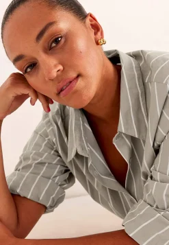 Stribet kjole med lommer