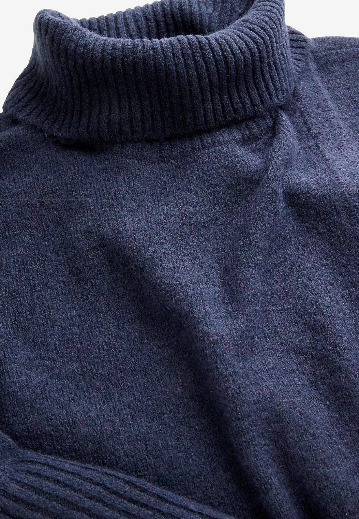 Strikket polotrøje med slå-om detalje foran