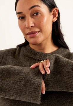 Strikket trøje med afrundet krave