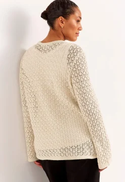 Strikket trøje med hulmønster