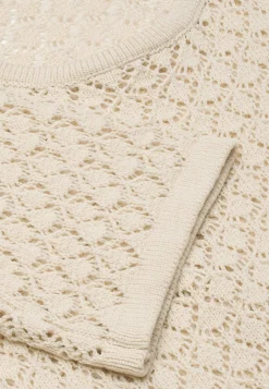 Strikket trøje med hulmønster