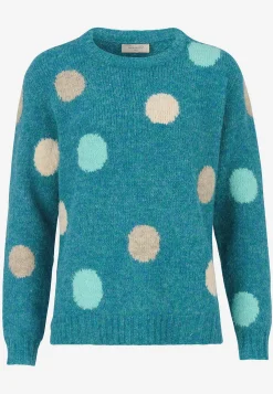 Strikket trøje med prikker